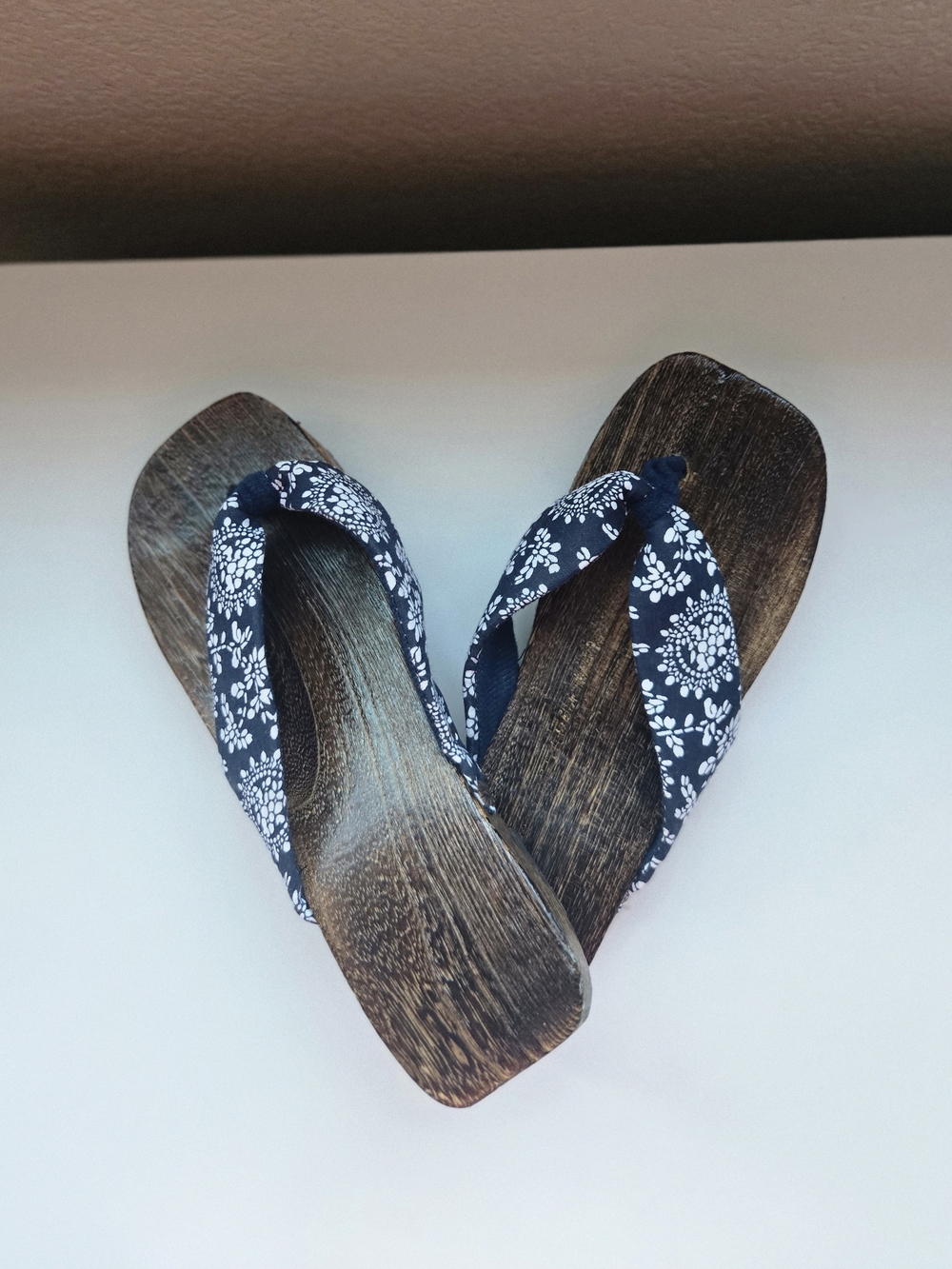 Women’s Navy Floral Band Flip Flops